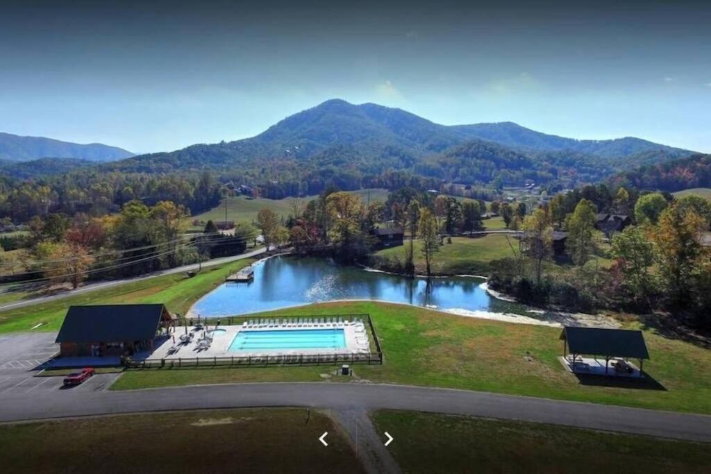 Moonlight Cottage - Your Romantic & Scenic Escape Sevierville Exterior photo